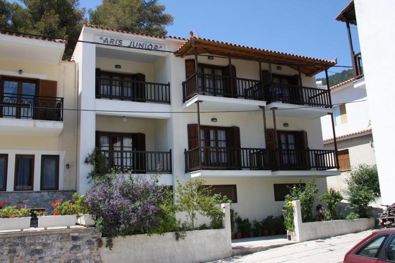 Aris Junior Studios Neo Klima Skopelos Bagian luar foto