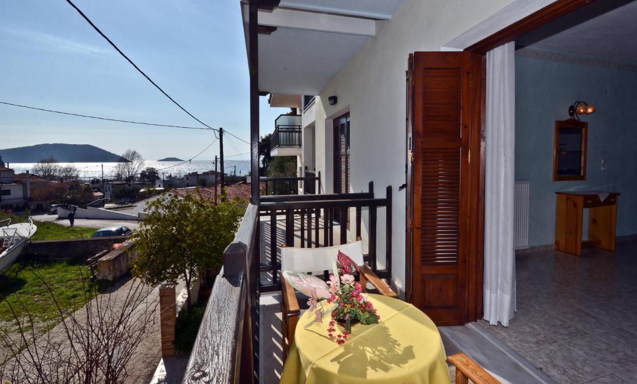 Aris Junior Studios Neo Klima Skopelos Bagian luar foto